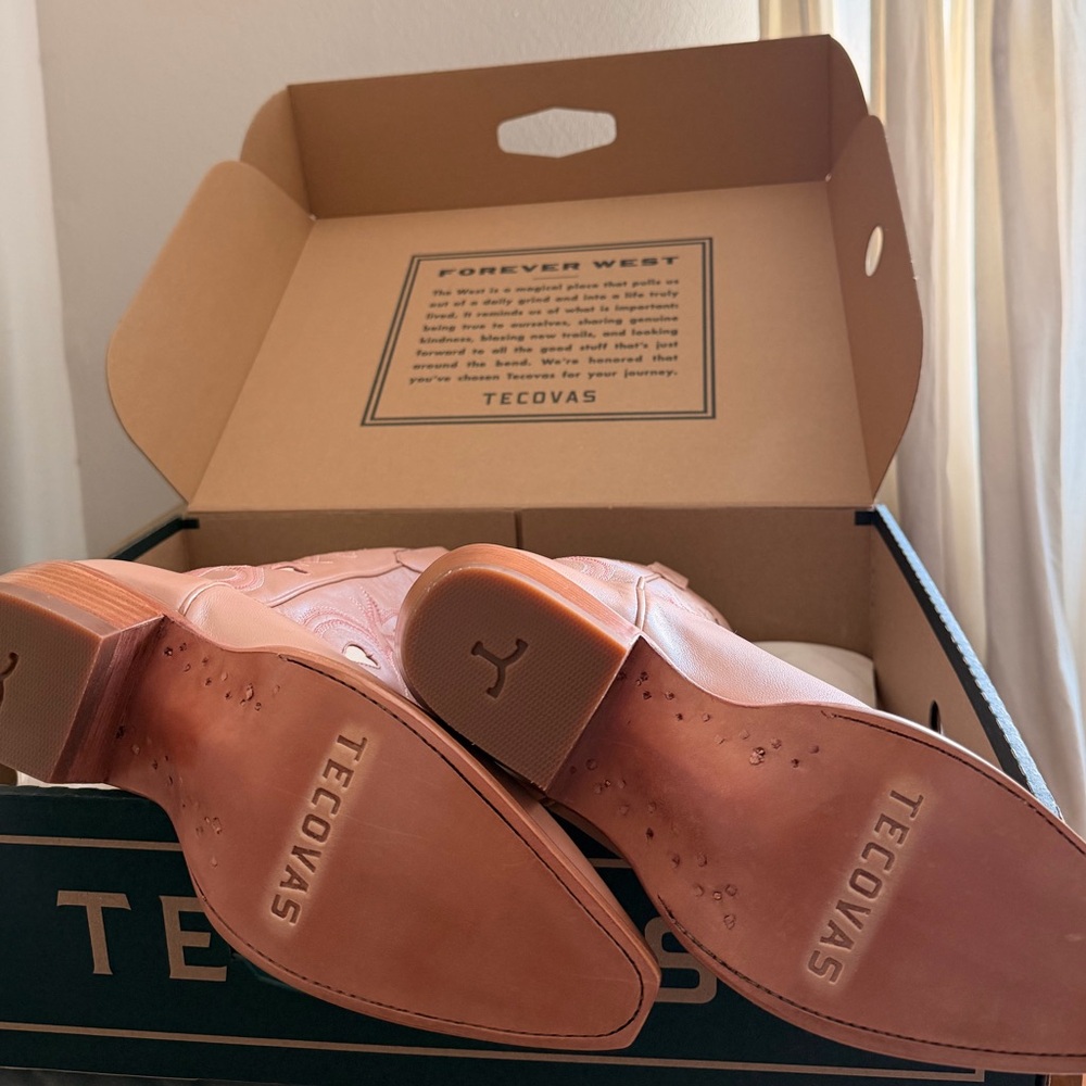 Tecovas Pink Heart Embellished Heeled Boots the Annie hearts  
Rose gold goat - Picture 4 of 5